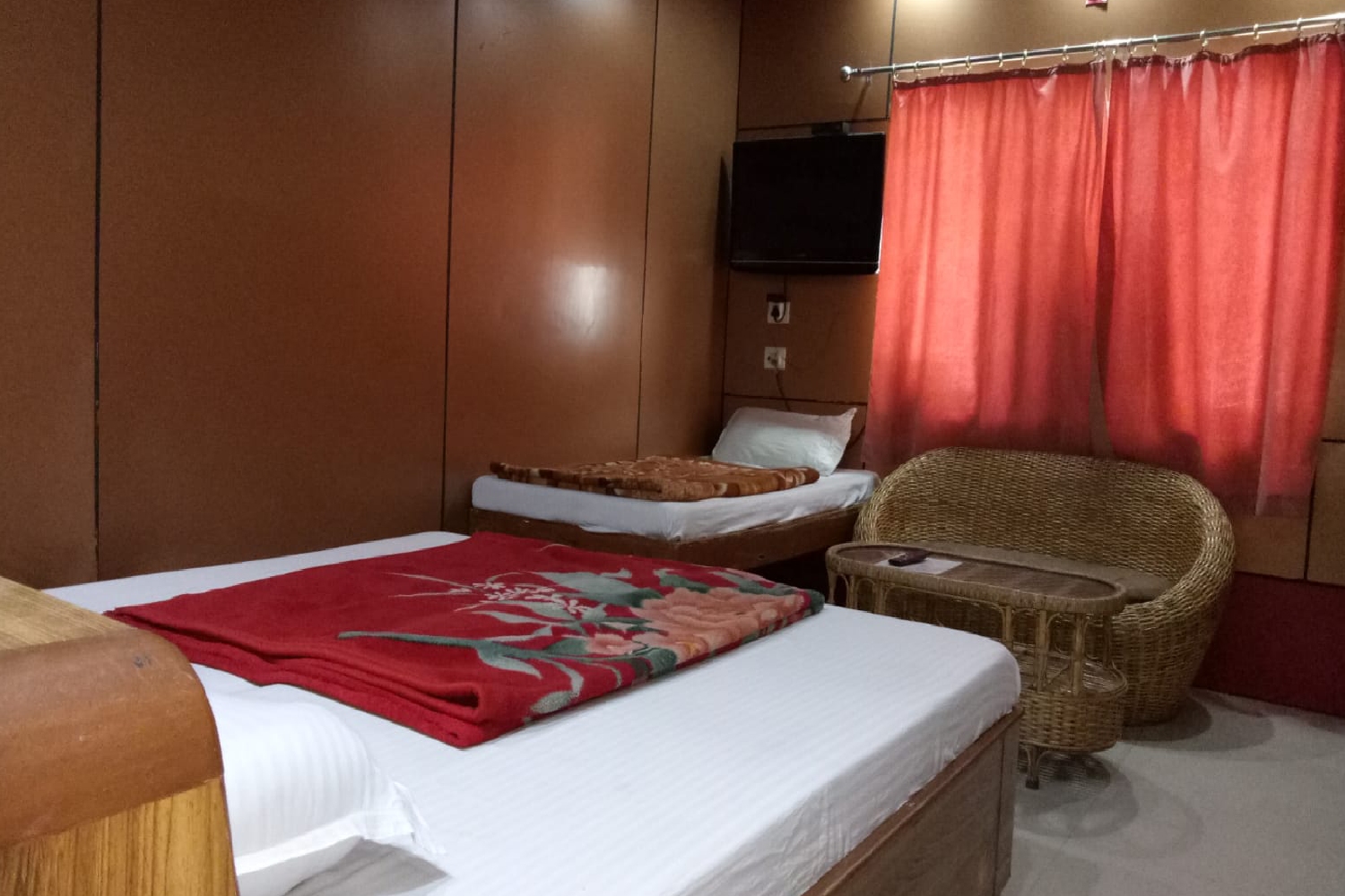 Deluxe double bedroom AC