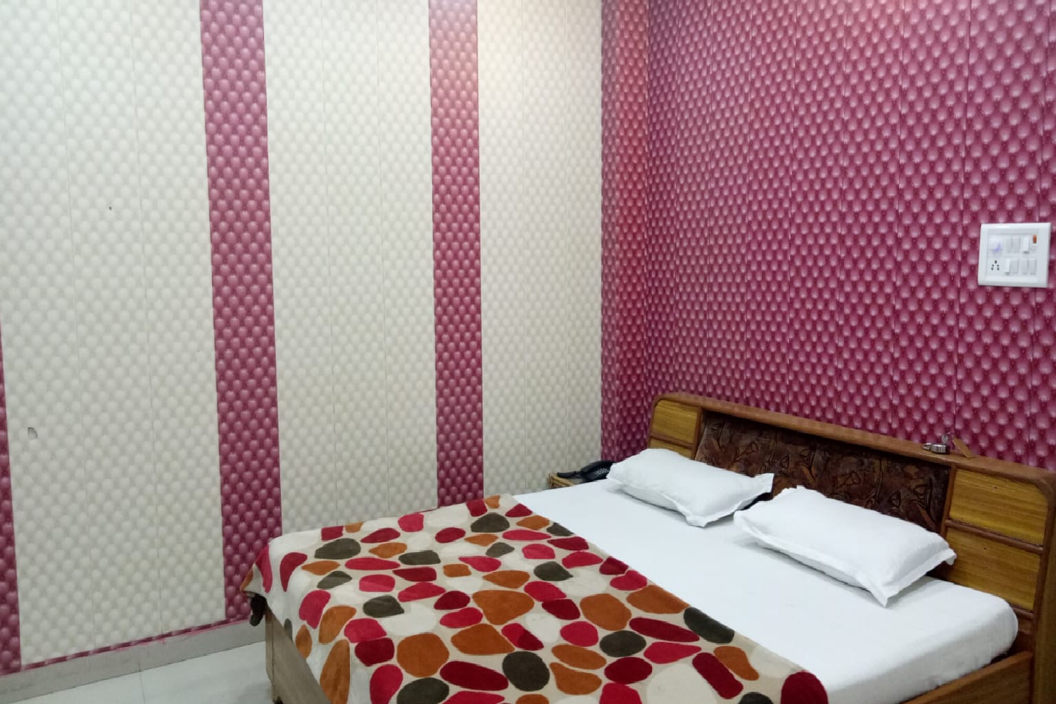 Deluxe double bedroom AC