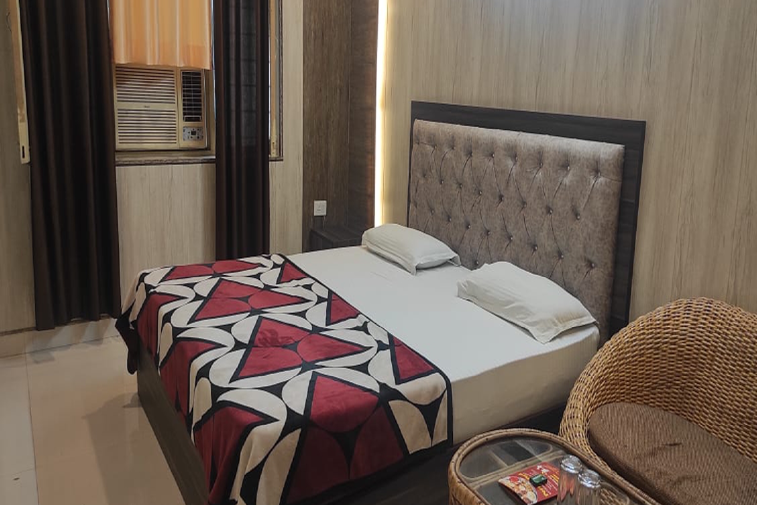 Deluxe double bedroom AC